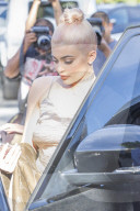 PEOPLE - Kylie Jenner goldig in Calabasas unterwegs