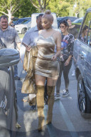 PEOPLE - Kylie Jenner goldig in Calabasas unterwegs