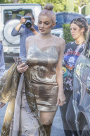 PEOPLE - Kylie Jenner goldig in Calabasas unterwegs