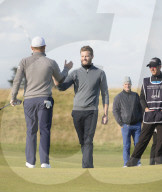 PEOPLE - Jamie Dornan spielt Golf in Schottland