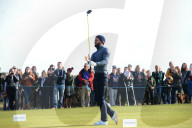 PEOPLE - Jamie Dornan spielt Golf in Schottland