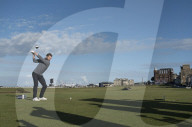PEOPLE - Jamie Dornan spielt Golf in Schottland