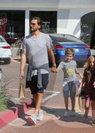 PEOPLE - Dady on Duty: Scott Disick mit Mason unterwegs
