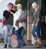EXKLUSIV - Paris Jackson trifft mit Michael Snoddy ihre Mutter Debbie Rowe
