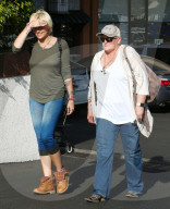 EXKLUSIV - Paris Jackson trifft mit Michael Snoddy ihre Mutter Debbie Rowe