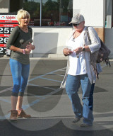 EXKLUSIV - Paris Jackson trifft mit Michael Snoddy ihre Mutter Debbie Rowe