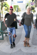 EXKLUSIV - Paris Jackson trifft mit Michael Snoddy ihre Mutter Debbie Rowe