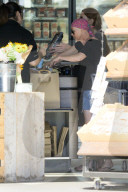 PEOPLE - Shannen Doherty auf Shoppingtour in Malibu