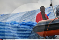 NEWS - Flüchtlingskrise: Italienische Küstenwache rettet Tausende aus Seenot