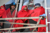 NEWS - Flüchtlingskrise: Italienische Küstenwache rettet Tausende aus Seenot