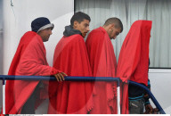 NEWS - Flüchtlingskrise: Italienische Küstenwache rettet Tausende aus Seenot