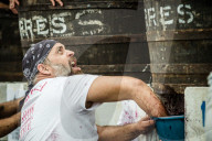 FEATURE - Spanien: Traubenstampfen in Sitges