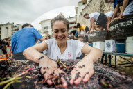 FEATURE - Spanien: Traubenstampfen in Sitges