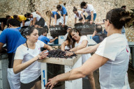 FEATURE - Spanien: Traubenstampfen in Sitges