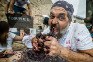 FEATURE - Spanien: Traubenstampfen in Sitges