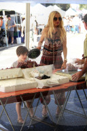 EXKLUSIV - Rachel Zoe mit ihrer Familie auf Shoppingtour