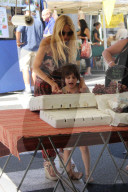 EXKLUSIV - Rachel Zoe mit ihrer Familie auf Shoppingtour