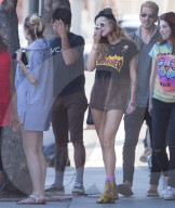 EXKLUSIV - Bella Thorne geht mit Tyler Hosey zum Lunch bei Hamburger Hamlet