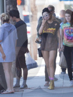 EXKLUSIV - Bella Thorne geht mit Tyler Hosey zum Lunch bei Hamburger Hamlet