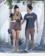EXKLUSIV - Bella Thorne geht mit Tyler Hosey zum Lunch bei Hamburger Hamlet