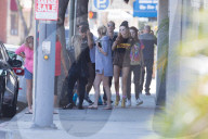 EXKLUSIV - Bella Thorne geht mit Tyler Hosey zum Lunch bei Hamburger Hamlet