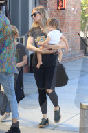 EXKLUSIV - Ashlee Simpson mit ihrer Familie in Studio City unterwegs