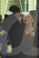 EXKLUSIV - Perrie Edwards turtelt mit Luke Pasqualino