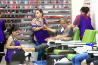 PEOPLE - Lori Loughlin lässt sich im Nagelstudio verwöhnen