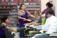 PEOPLE - Lori Loughlin lässt sich im Nagelstudio verwöhnen