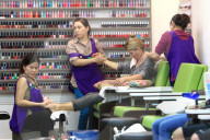 PEOPLE - Lori Loughlin lässt sich im Nagelstudio verwöhnen