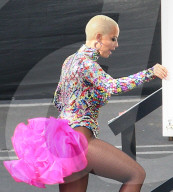 PEOPLE - Amber Rose mit 'Federn geschmückt' bei Dancing with the Stars