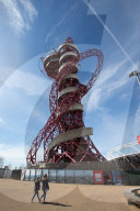 FEATURE - Olympiaturm in London wird zur Riesenrutsche