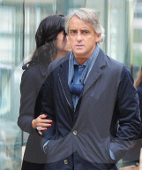 EXKLUSIV - Roberto Mancini mit einer 'Mystery Brunetten' in London unterwegs