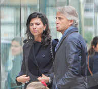 EXKLUSIV - Roberto Mancini mit einer 'Mystery Brunetten' in London unterwegs