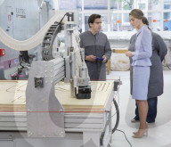 PEOPLE - Hollandbesuch: Herzogin Kate ist auch lieb zu Robotern