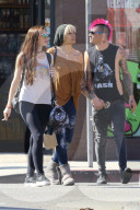 EXKLUSIV - Hier ist die Hose ein bisschen weit abgerrutscht: Paris Jackson mit Boyfriend Michael