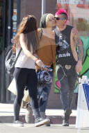 EXKLUSIV - Hier ist die Hose ein bisschen weit abgerrutscht: Paris Jackson mit Boyfriend Michael