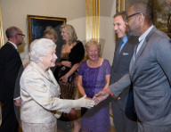 PEOPLE - Qeen Elizabeth besucht die Royal Academy of Arts