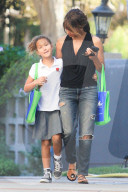 EXKLUSIV - Halle Berry mit Tochter Nahla in angeregtem Gespräch