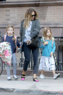 PEOPLE - Sarah Jessica Parker bringt  Marion und Tabitha zur Schule