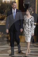 PEOPLE - Madrid: Die Königsfamilie erlebte einen verregneten Nationalfeiertag