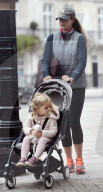 EXKLUSIV - Prinzessin Madeleine schiebt den Nachwuchs durch London