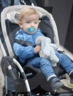 EXKLUSIV - Prinzessin Madeleine schiebt den Nachwuchs durch London