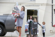 PEOPLE - Alessandra Ambrosio kauft ein Piratenschiff