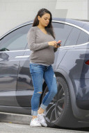 PEOPLE - Hochschwanger und busy: Mila Kunis