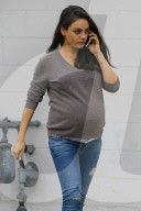 PEOPLE - Hochschwanger und busy: Mila Kunis