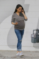 PEOPLE - Hochschwanger und busy: Mila Kunis