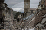 NEWS - Italien: Zwei Monate nach dem Erdbeben - Prominente besuchen Amatrice