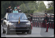 PEOPLE - Königin Elizabeth besucht die "Brompton Barracks"