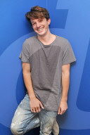 PORTRAIT - Charlie Puth 